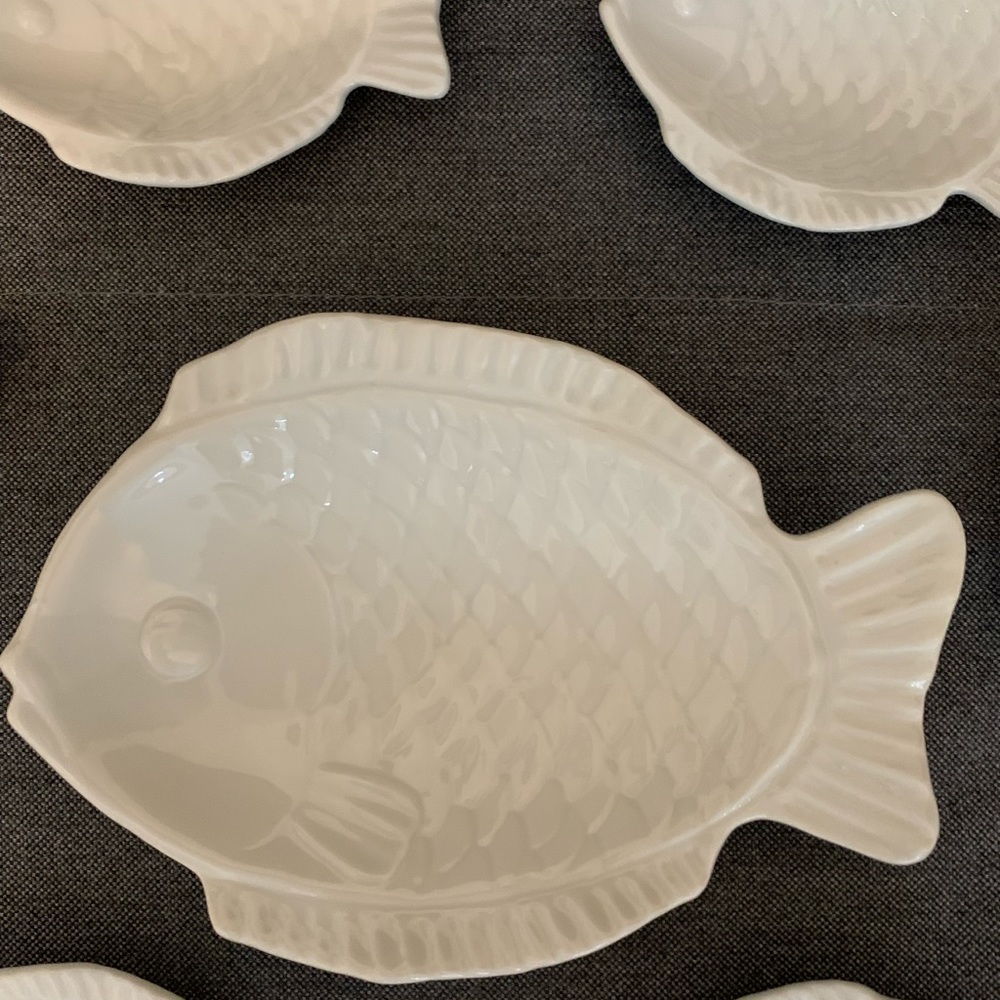 ๐ 7 Piece White Porcelain Fish Plate Set - Picture 6 of 14